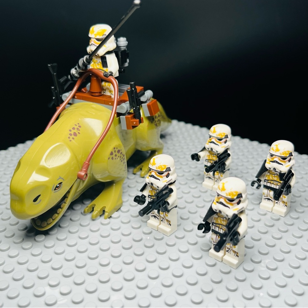 Desert Troopers + Dewback Star Wars Minifigures